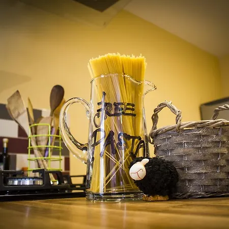 بيت شباب The Black Sheep كيلارني