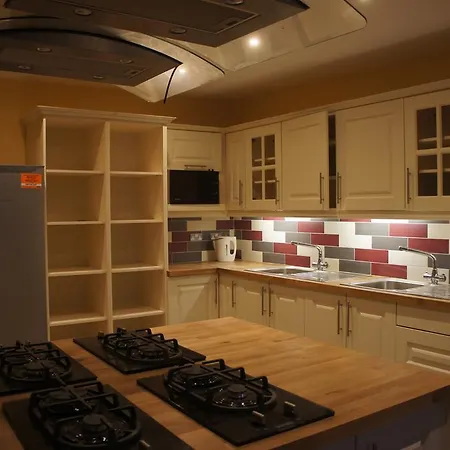 بيت شباب The Black Sheep كيلارني