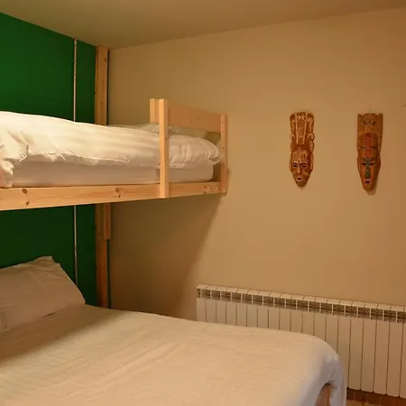 بيت شباب The Black Sheep *